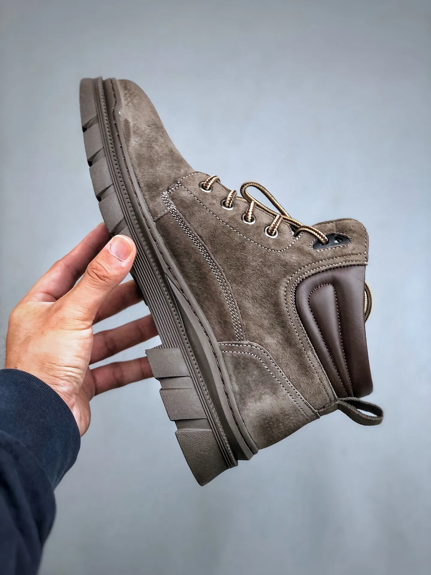 Pick up locally 💰560 Support store Timberland outdoor mid-cut casual rhubarb boots Guangdong factory quality Original box original packaging The fabric is made of Italian 🇮🇹 top-grade frosted fine-grained cowhide. It is paired with anti-odor and anti-corrosion genuine leather latex insoles to give you a perfect wearing experience. High-quality and durable, a must-have for sportsmen. Specially designed to treat handsome men. High-quality and first-class foot feel. Size: 39 40 41 42 43 44 (leather shoe size)